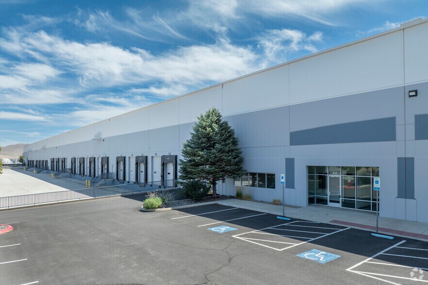 775 Waltham Way, Sparks, NV à louer - Photo du bâtiment - Image 3 de 33