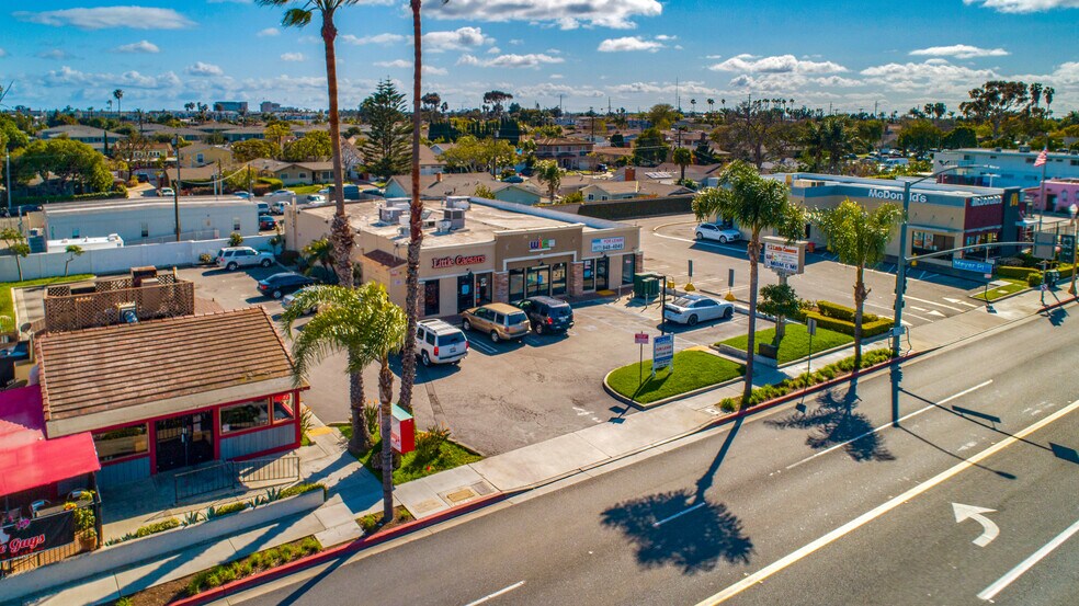 621 W 19th St, Costa Mesa, CA à louer - Photo du bâtiment - Image 2 de 9