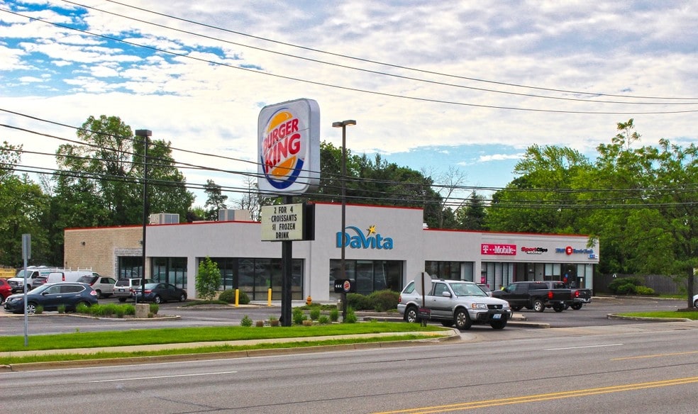 3113-3123 N Lewis Ave, Waukegan, IL for lease - Building Photo - Image 3 of 5