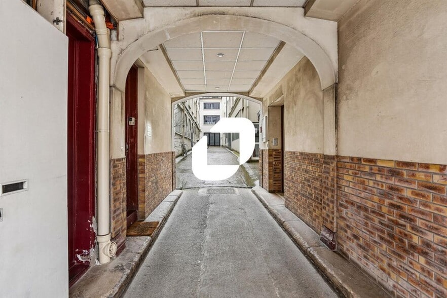 48 Avenue Claude Vellefaux, Paris for sale - Building Photo - Image 2 of 8