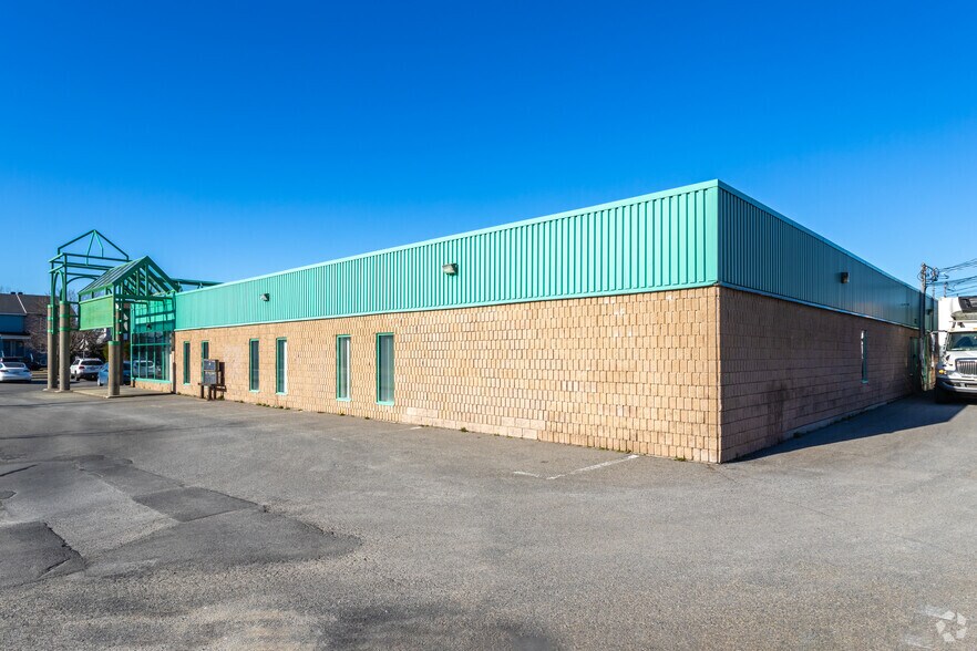 2075-2155 Boul Des Seigneurs, Terrebonne, QC à louer - Photo du bâtiment - Image 2 de 6