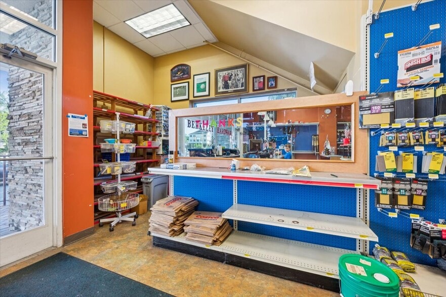 501 Springfield Ave, Berkeley Heights, NJ for lease - Building Photo - Image 2 of 9