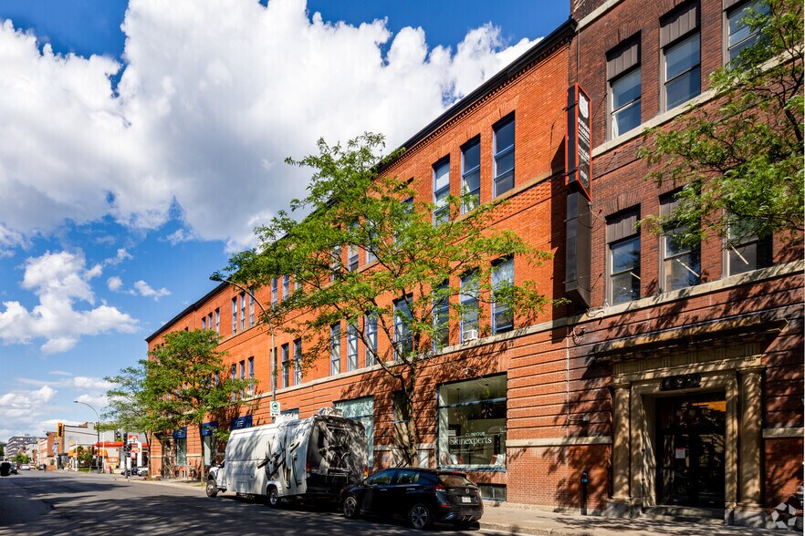 364-424 Rue Guy E, Montréal, QC à louer - Photo du bâtiment - Image 2 de 13