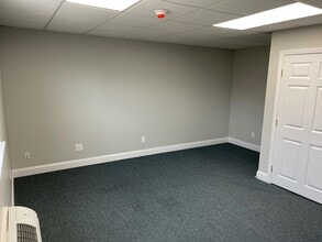 160 Old Derby St, Hingham, MA à louer Photo intérieure- Image 2 de 4