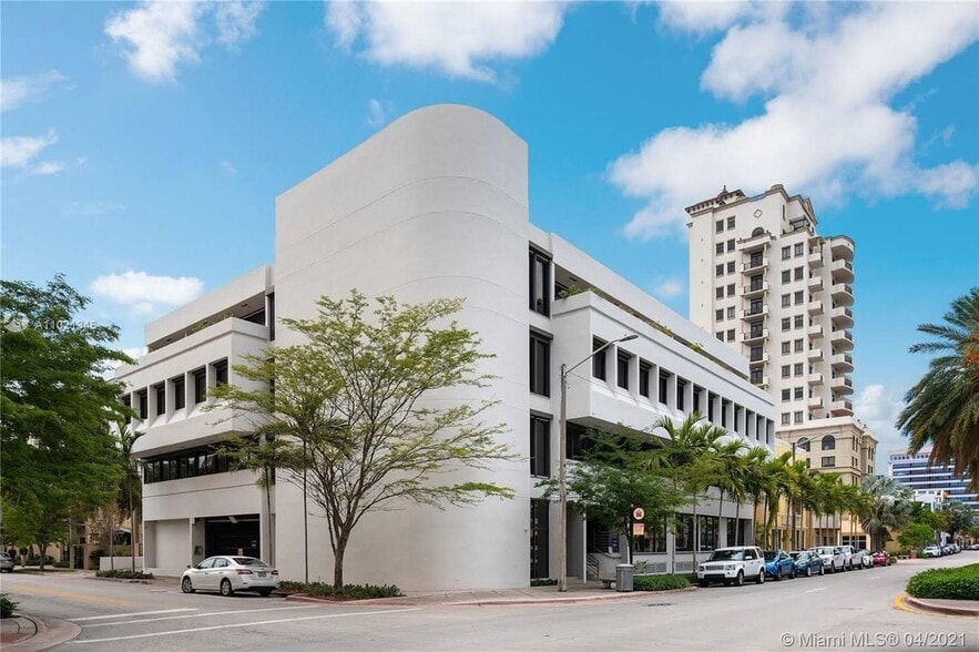 1701 Ponce De Leon Blvd, Coral Gables, FL for lease - Building Photo - Image 1 of 41