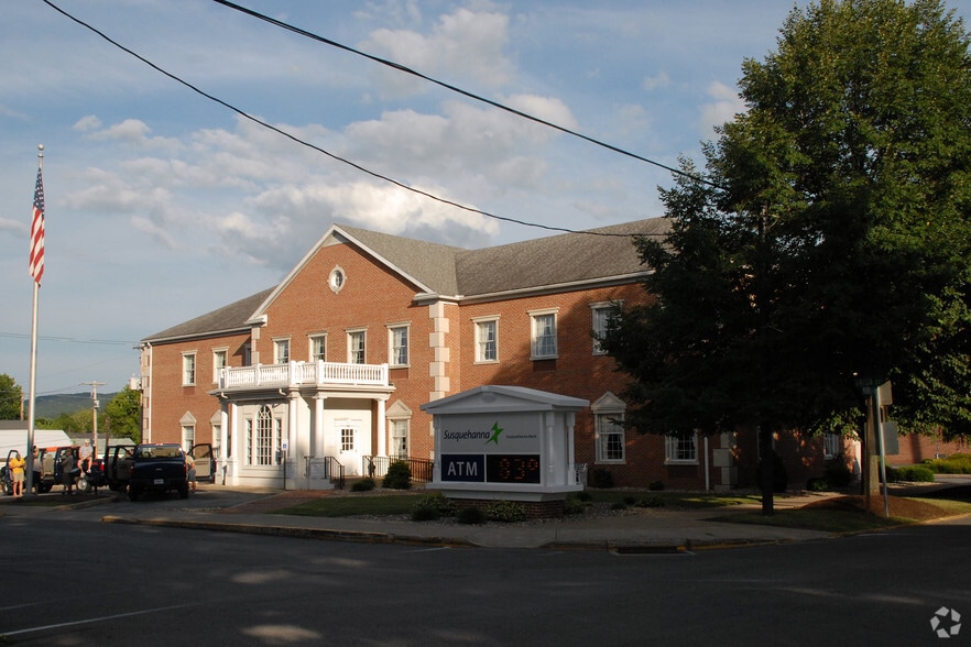 150 Market Sq, Millersburg, PA à vendre - Photo principale - Image 1 de 5