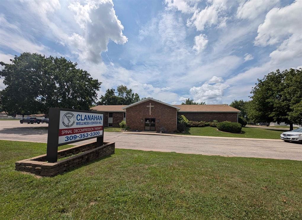 2221 N Parkway Dr, Pekin, IL à louer Photo du bâtiment- Image 1 de 7
