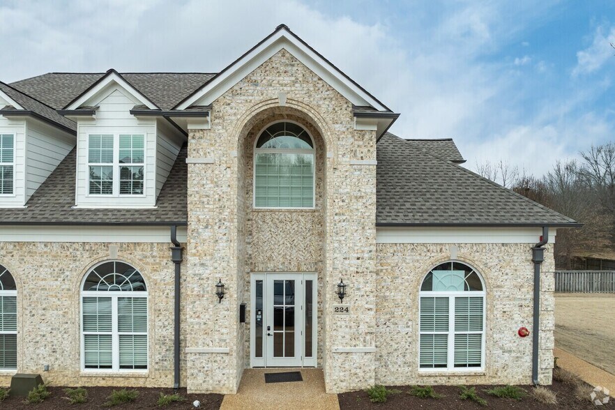 224 Grand Steeple Dr, Collierville, TN for lease - Primary Photo - Image 1 of 6