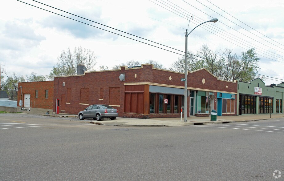 101 E Clay St, Collinsville, IL for sale - Primary Photo - Image 1 of 2