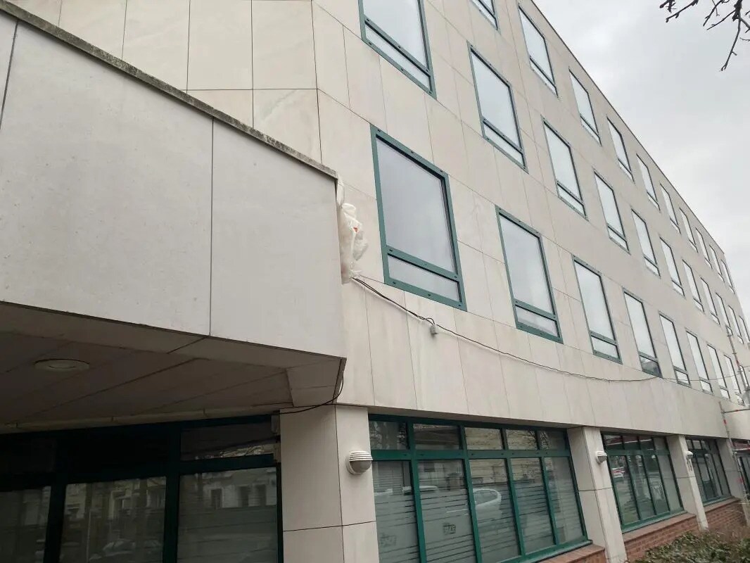 Bureau dans Melun à louer Photo du bâtiment- Image 1 de 8