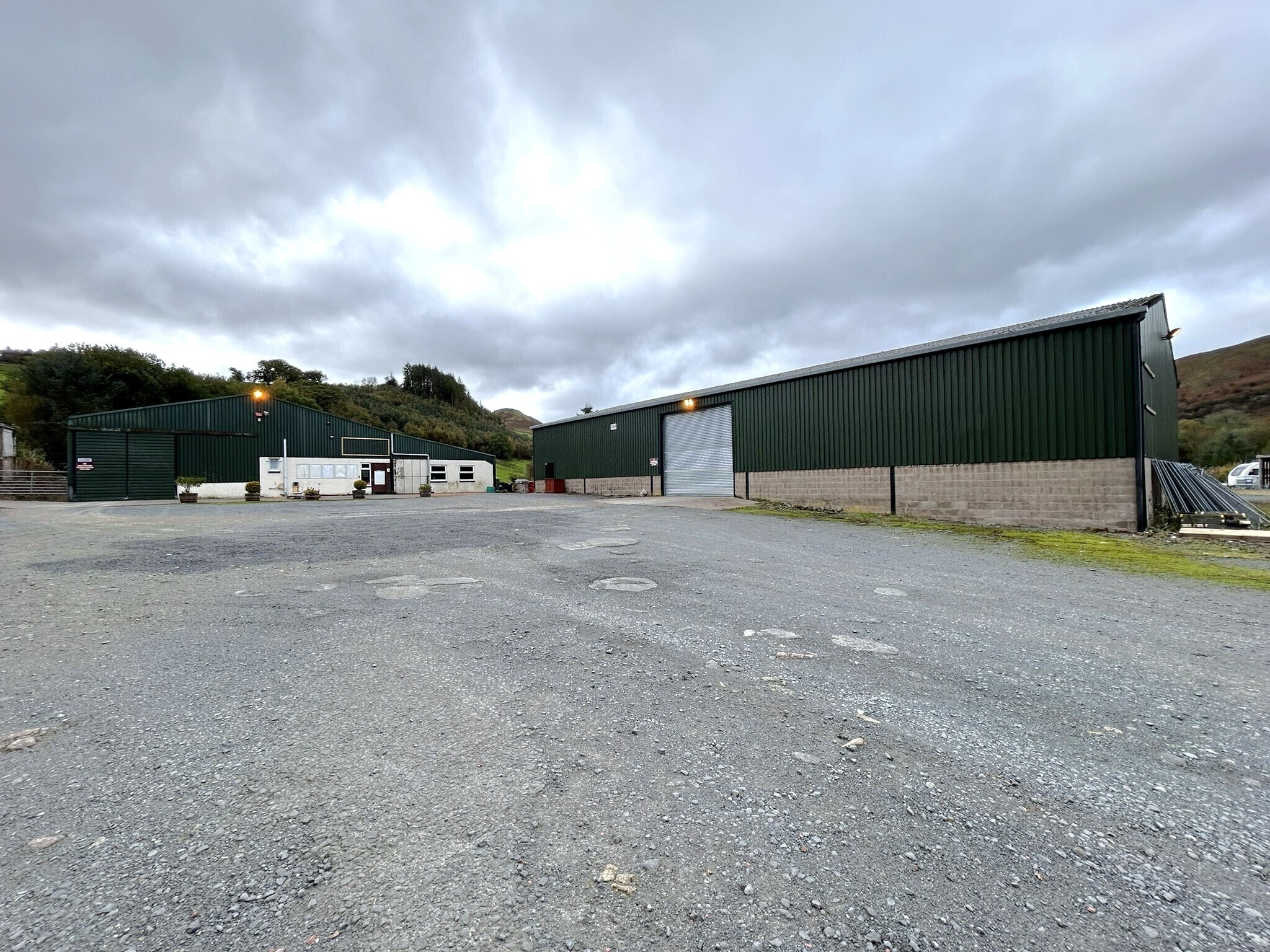 Camling, Thornhill à louer Photo du bâtiment- Image 1 de 11