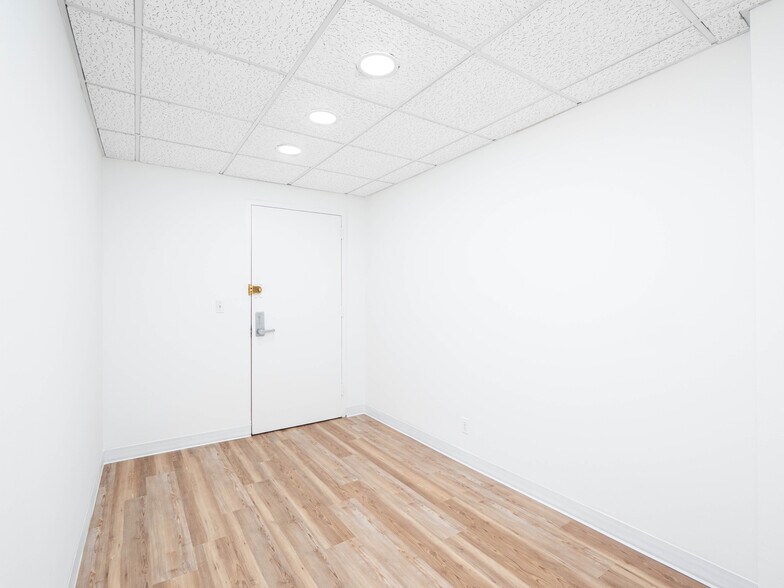 36 E 36th St, New York, NY for lease - Interior Photo - Image 3 of 9