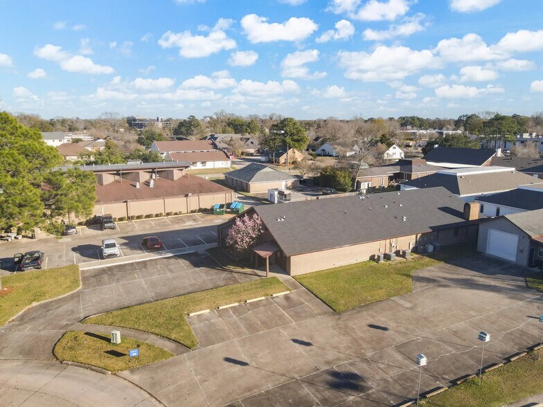 8334 O'Hara Ct, Baton Rouge, LA à vendre - Photo du bâtiment - Image 2 de 20