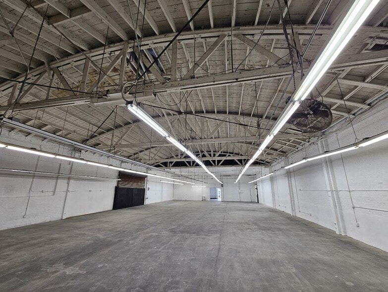 119 W Jefferson Blvd, Los Angeles, CA for lease - Building Photo - Image 2 of 11