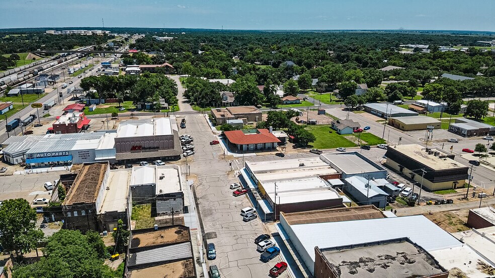 302 S Magnolia St, Hearne, TX à vendre - Photo du bâtiment - Image 3 de 36