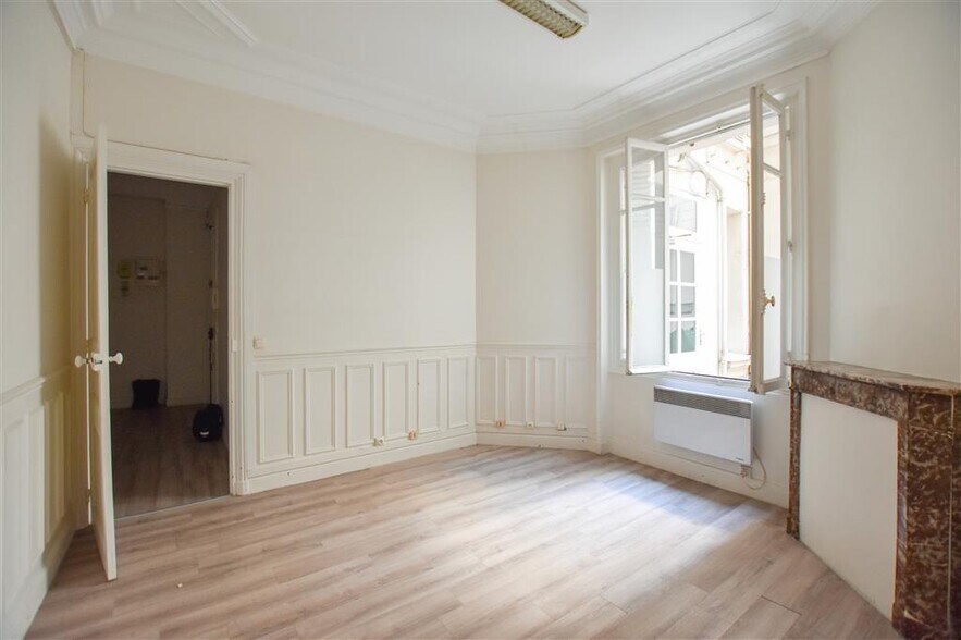 Rue Gustave Doré, Paris à vendre - Photo du bâtiment - Image 2 de 7