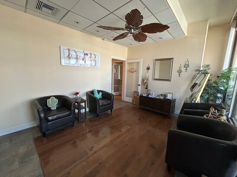 45445 Portola Ave, Palm Desert, CA à louer - Hall d’entrée - Image 2 de 18