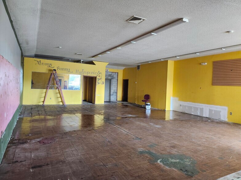 1457 Meriden Rd, Waterbury, CT for lease - Building Photo - Image 3 of 7