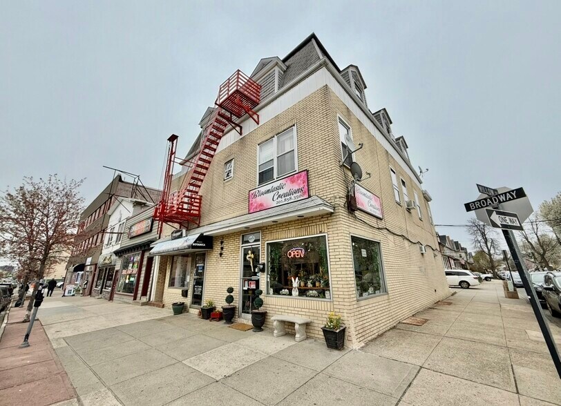 718 Broadway, Bayonne, NJ à louer - Photo du bâtiment - Image 2 de 26