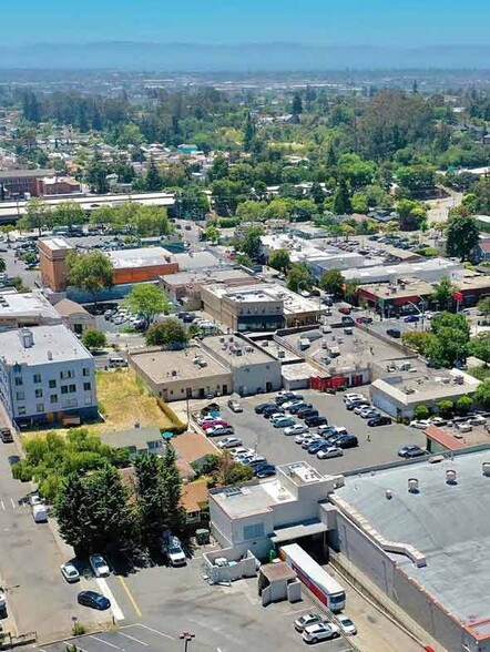 3510-3550 Fruitvale Ave, Oakland, CA for lease - Building Photo - Image 2 of 21