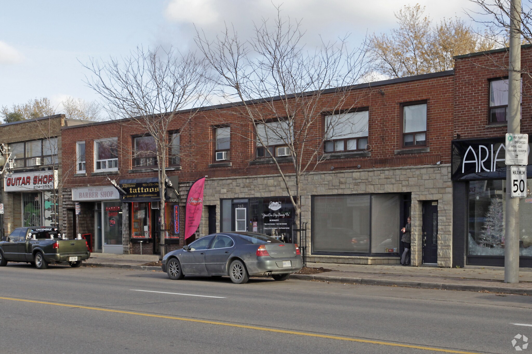 241-247 Lakeshore Rd E, Mississauga, ON à vendre Photo principale- Image 1 de 1