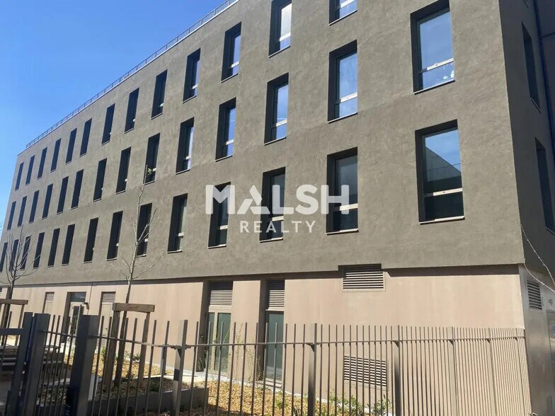 Bureau dans Décines-Charpieu à vendre - Photo du bâtiment - Image 2 de 6