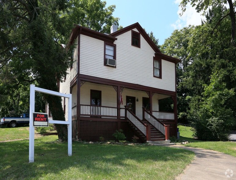 321 S Royal Ave, Front Royal, VA for lease - Primary Photo - Image 1 of 7