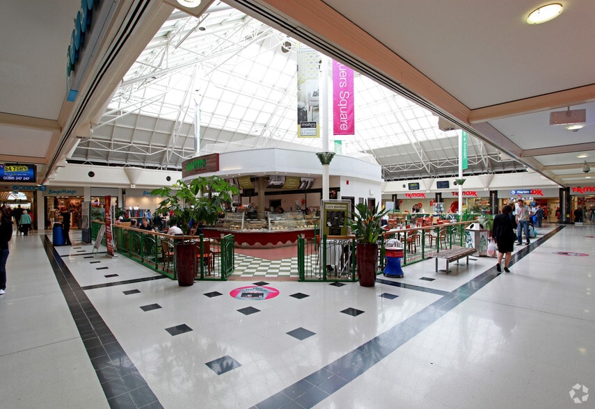 Warespace Pantile Walk, Uxbridge for lease - Interior Photo - Image 2 of 8