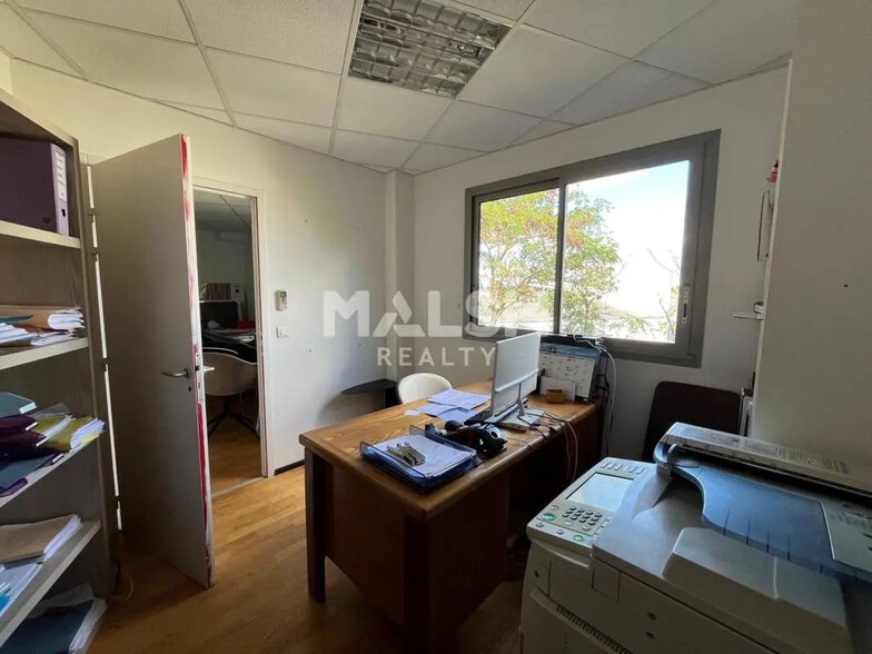 Commerce de détail dans Saint-Priest à louer - Photo intérieure - Image 3 de 9