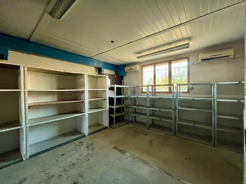 Industrial in Piolenc for lease - Interior Photo - Image 3 of 9