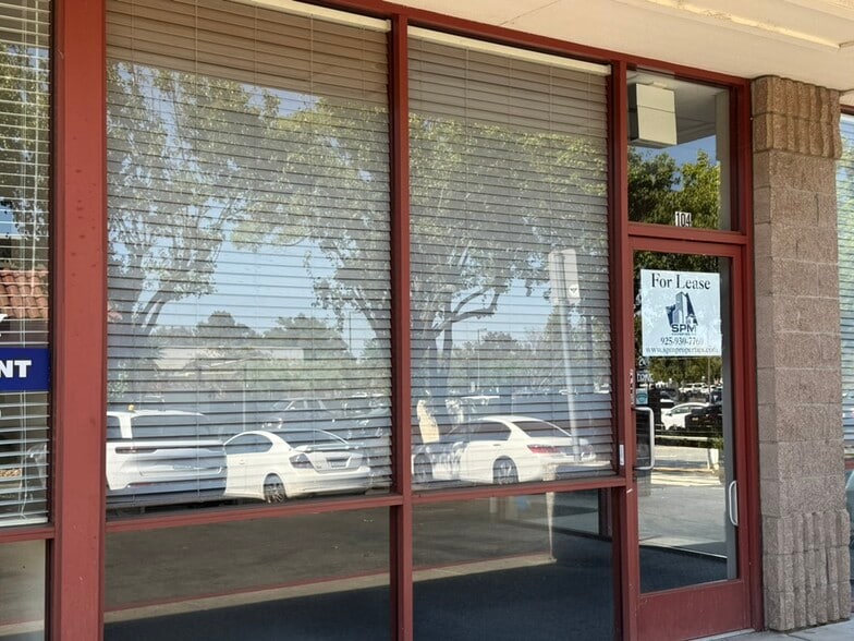 100-152 Browns Valley Pky, Vacaville, CA for lease - Building Photo - Image 2 of 10