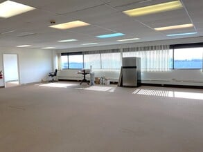 6001 Cochran Rd, Solon, OH à louer Photo intérieure- Image 2 de 4