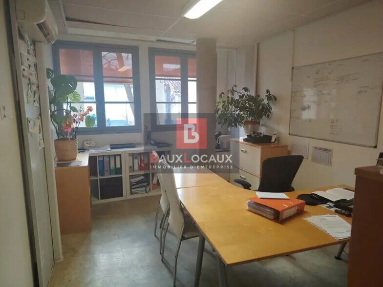 Office in Salon-de-Provence for lease - Interior Photo - Image 1 of 5