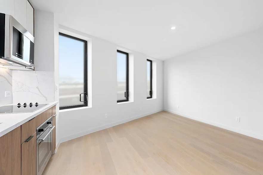 54-07 Roosevelt Ave, Woodside, NY for sale - Building Photo - Image 3 of 9