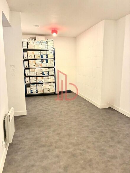 Office in Bordeaux for sale - Interior Photo - Image 2 of 3