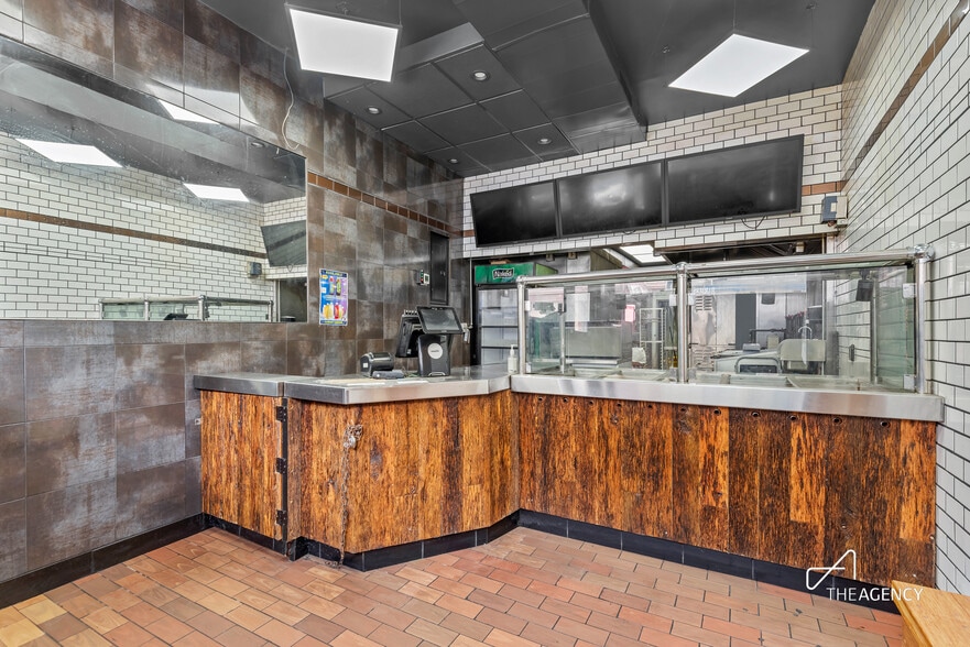 193 Utica Ave, Brooklyn, NY for lease - Interior Photo - Image 1 of 8