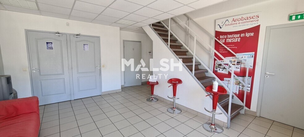 Office in Meyzieu for lease - Building Photo - Image 2 of 41