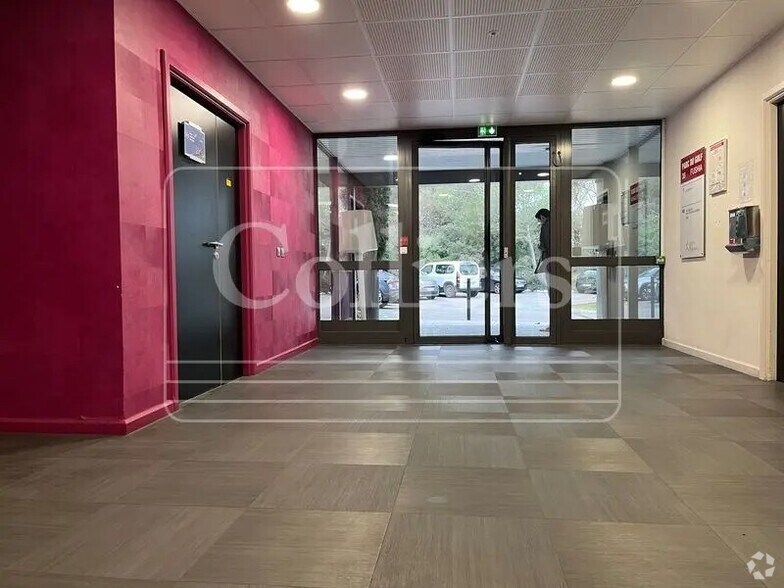 350 Avenue Jean-René Guillibert Gautier De La Lauzière, Aix-en-Provence à louer - Hall d’entrée - Image 3 de 9