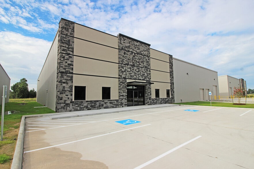 18409 Intercontinental Crossing Dr, Houston, TX for sale - Building Photo - Image 2 of 13