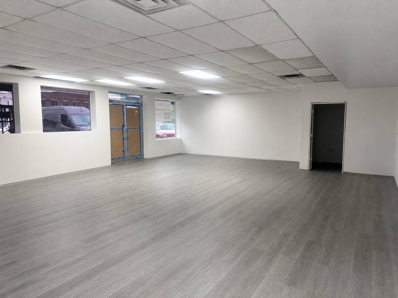 118 Broadway, Lynbrook, NY for lease - Interior Photo - Image 2 of 5