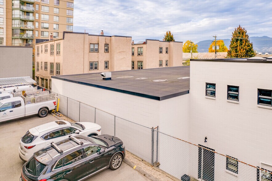 1648 W 6th Ave, Vancouver, BC à louer - Photo du bâtiment - Image 3 de 7