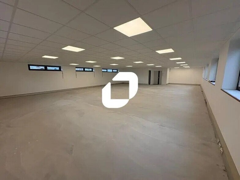 Bureau dans Saint-Germain-en-Laye à louer - Photo du bâtiment - Image 2 de 20