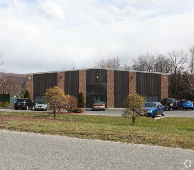 4 Federico Dr, Pittsfield, MA for sale - Building Photo - Image 2 of 32