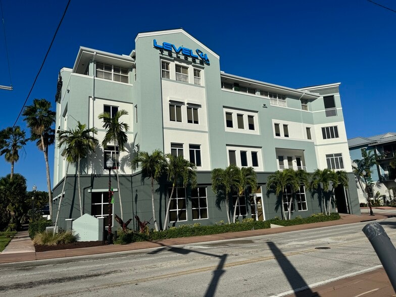 100 SW Albany Ave, Stuart, FL for lease - Building Photo - Image 2 of 13