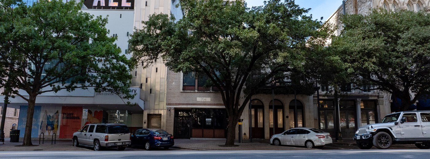704 Congress Ave, Austin, TX à louer Photo du bâtiment- Image 1 de 8