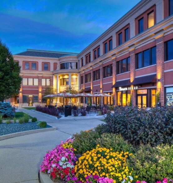 658-672 W Washington Ave, Madison, WI à louer - Photo du bâtiment - Image 1 de 8