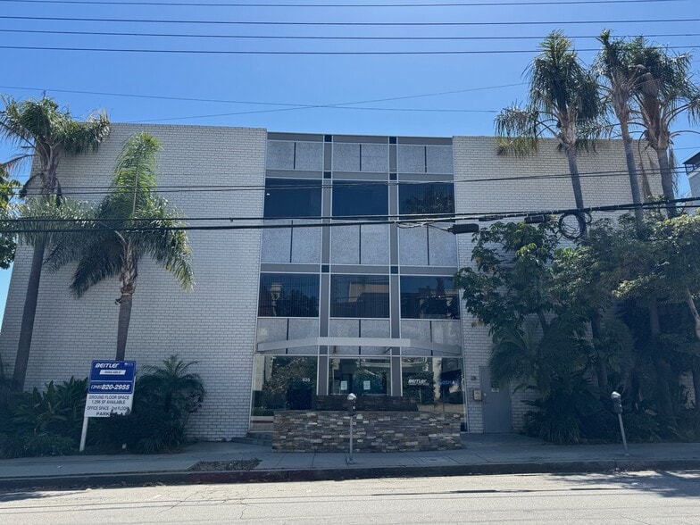 825 S Barrington Ave, Los Angeles, CA à vendre - Photo du bâtiment - Image 3 de 17
