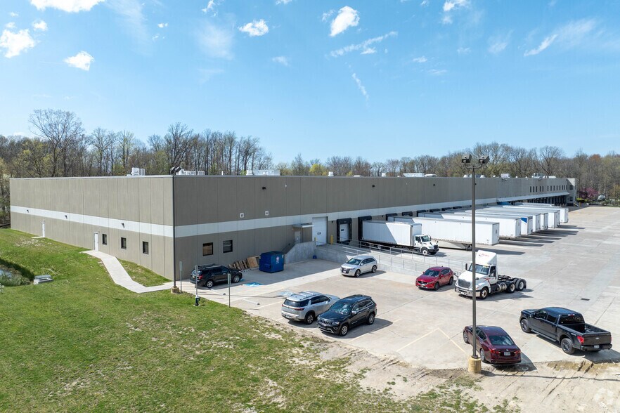 6575 Davis Industrial Pky, Solon, OH à louer - Photo du bâtiment - Image 3 de 4