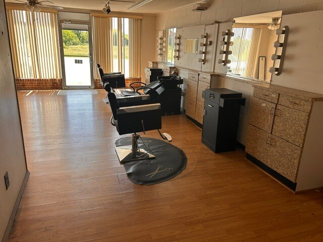 208 N Main St, Joanna, SC à vendre - Photo intérieure - Image 3 de 6