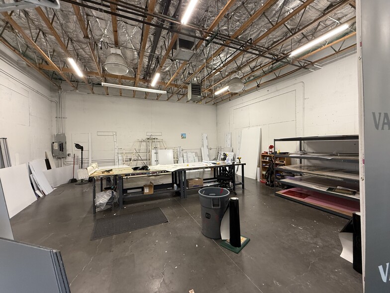 3745 & 3765 Losee - 2 Buildings portfolio of 2 properties for sale on LoopNet.ca - Building Photo - Image 3 of 14